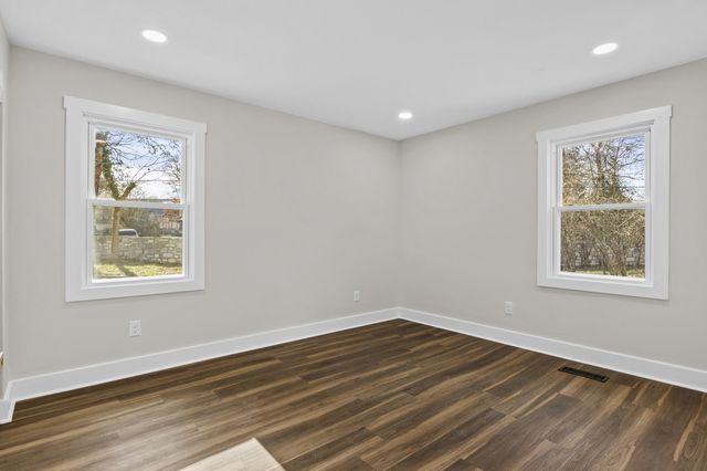 202 Paul Sawyier Drive, Frankfort, KY 40601