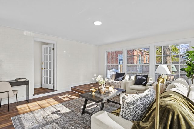 202 Paul Sawyier Drive, Frankfort, KY 40601