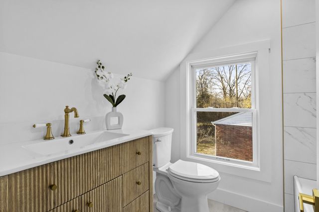 202 Paul Sawyier Drive, Frankfort, KY 40601