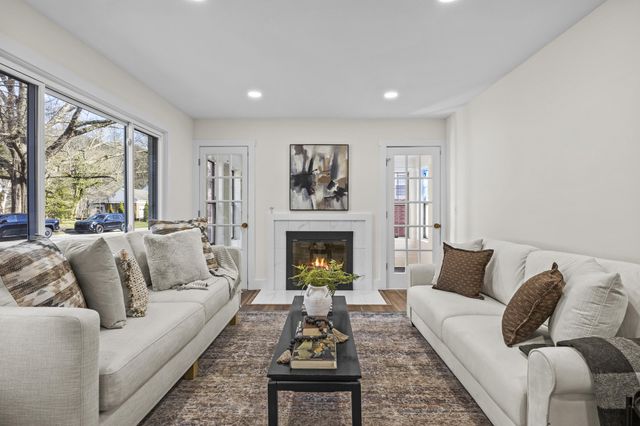 202 Paul Sawyier Drive, Frankfort, KY 40601