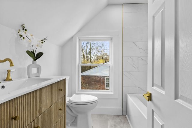 202 Paul Sawyier Drive, Frankfort, KY 40601