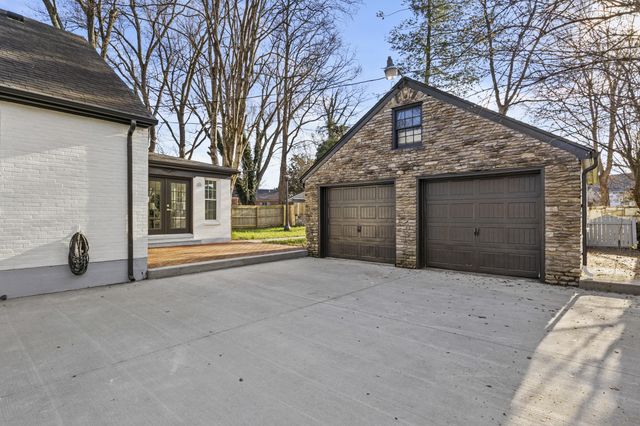 202 Paul Sawyier Drive, Frankfort, KY 40601