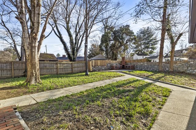 202 Paul Sawyier Drive, Frankfort, KY 40601