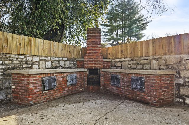 202 Paul Sawyier Drive, Frankfort, KY 40601