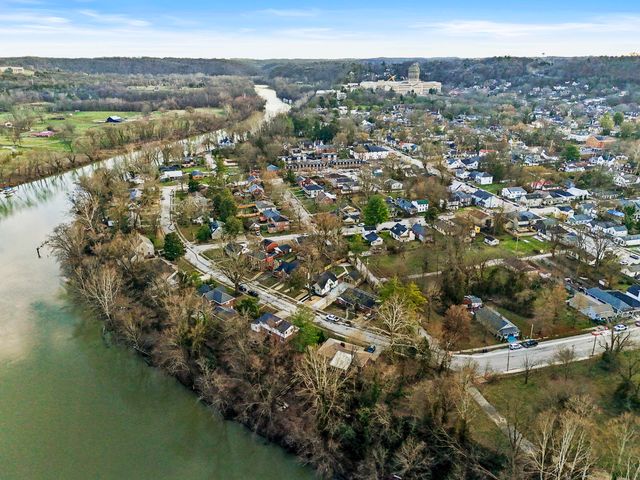 202 Paul Sawyier Drive, Frankfort, KY 40601