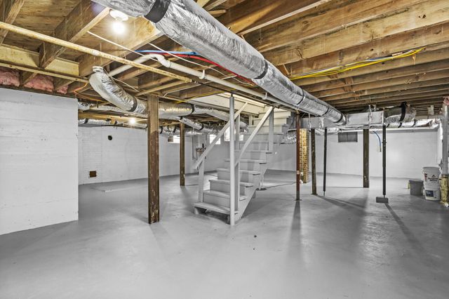 202 Paul Sawyier Drive, Frankfort, KY 40601