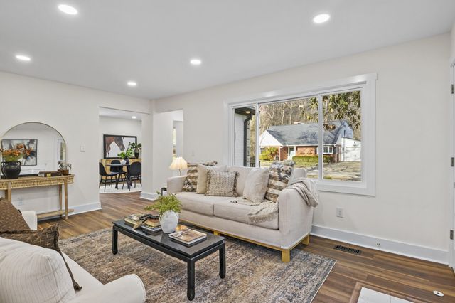 202 Paul Sawyier Drive, Frankfort, KY 40601