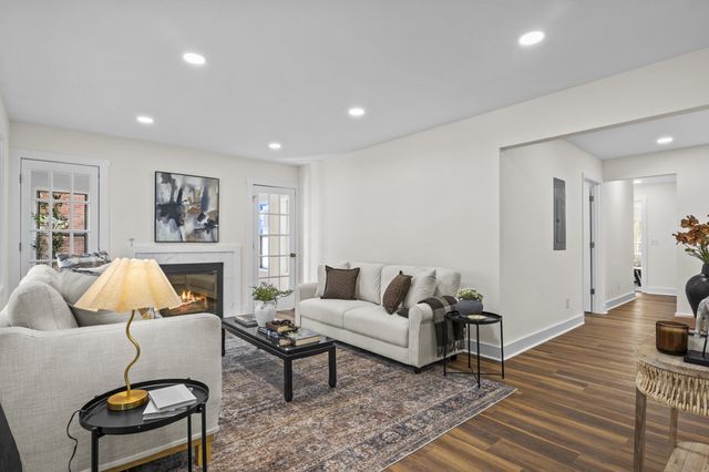 202 Paul Sawyier Drive, Frankfort, KY 40601