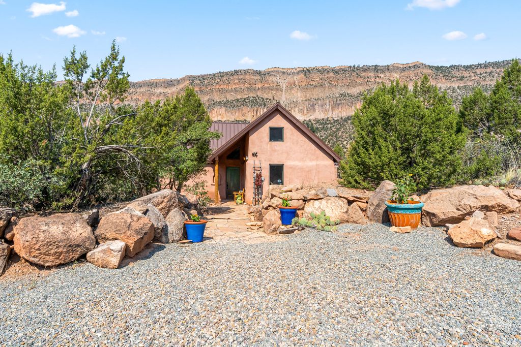 Image 2 of property listing at 467 Madrid Road, Jemez Springs, NM 87025