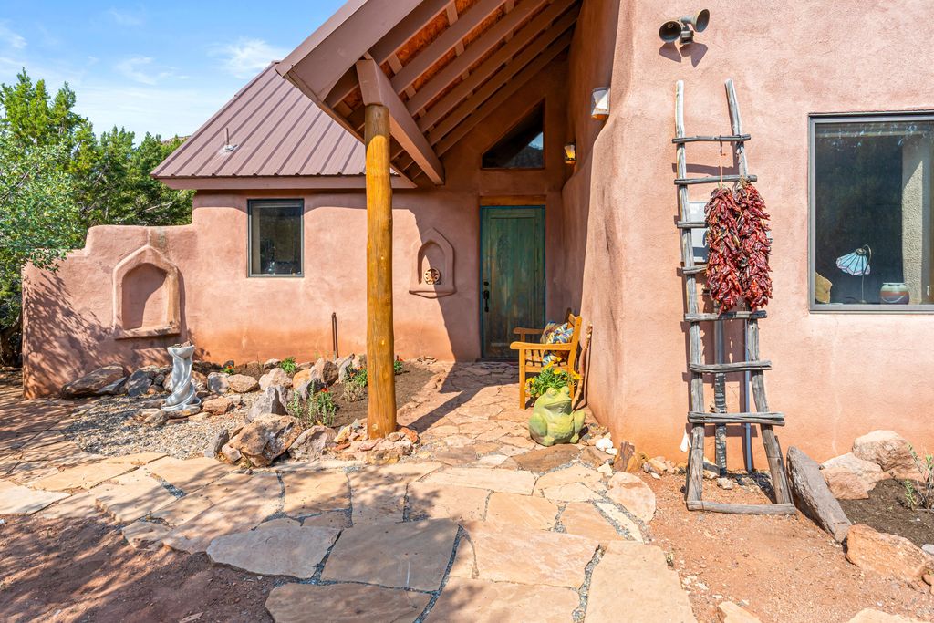 Image 3 of property listing at 467 Madrid Road, Jemez Springs, NM 87025
