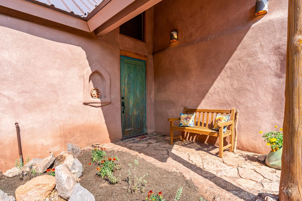 Image 4 of property listing at 467 Madrid Road, Jemez Springs, NM 87025