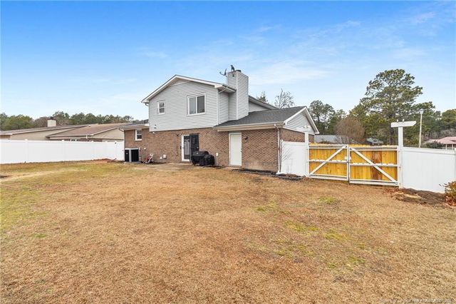 7044 Timbercroft Lane, Fayetteville, NC 28314