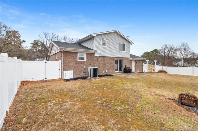 7044 Timbercroft Lane, Fayetteville, NC 28314