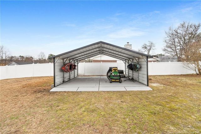 7044 Timbercroft Lane, Fayetteville, NC 28314