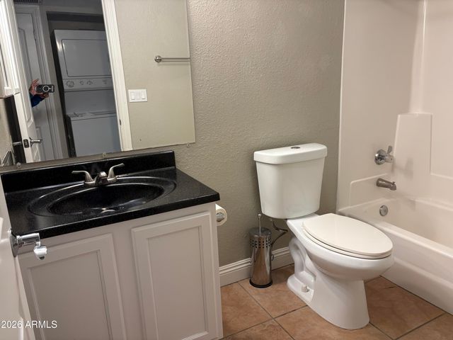 461 W Holmes Avenue 211, Mesa, AZ 85210