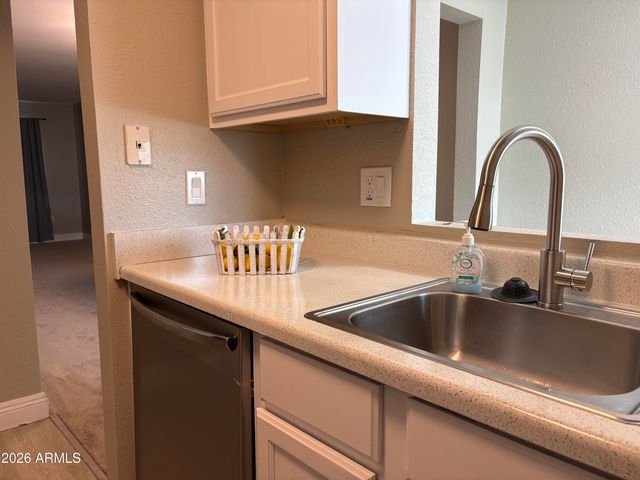461 W Holmes Avenue 211, Mesa, AZ 85210