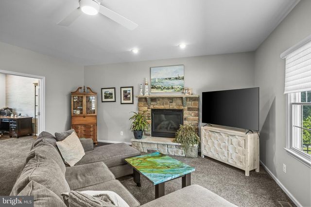 6 CULLEN WAY, Hamilton, NJ 08620