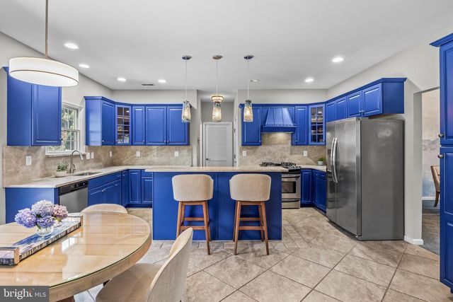 6 CULLEN WAY, Hamilton, NJ 08620