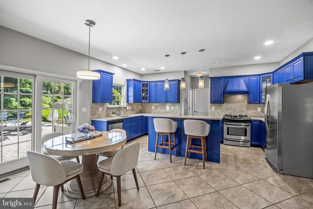 6 CULLEN WAY, Hamilton, NJ 08620