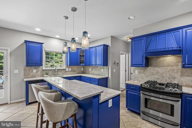 6 CULLEN WAY, Hamilton, NJ 08620