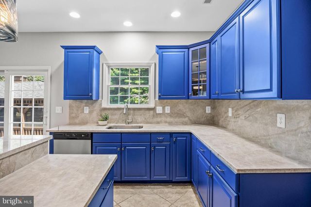 6 CULLEN WAY, Hamilton, NJ 08620