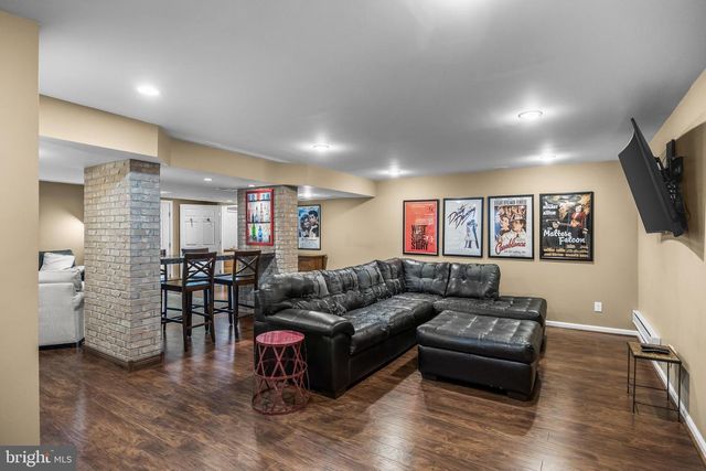 6 CULLEN WAY, Hamilton, NJ 08620