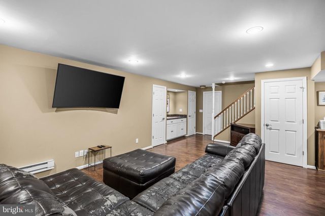 6 CULLEN WAY, Hamilton, NJ 08620