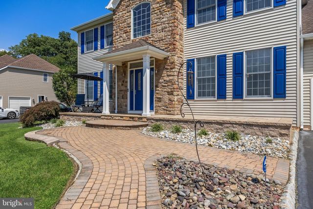6 CULLEN WAY, Hamilton, NJ 08620