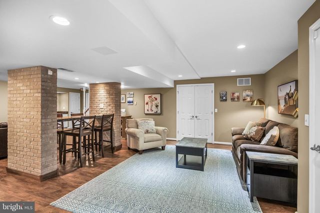6 CULLEN WAY, Hamilton, NJ 08620