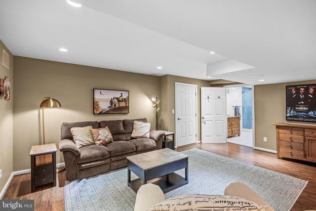 6 CULLEN WAY, Hamilton, NJ 08620