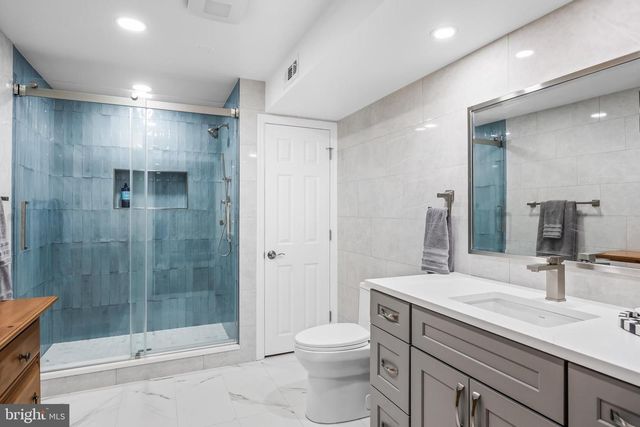 6 CULLEN WAY, Hamilton, NJ 08620