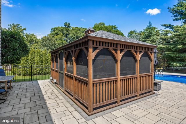 6 CULLEN WAY, Hamilton, NJ 08620