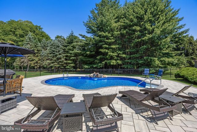 6 CULLEN WAY, Hamilton, NJ 08620