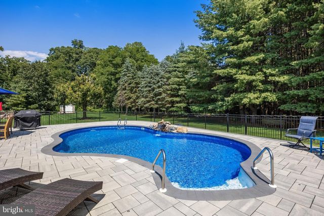 6 CULLEN WAY, Hamilton, NJ 08620