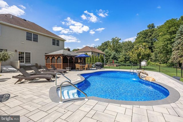 6 CULLEN WAY, Hamilton, NJ 08620