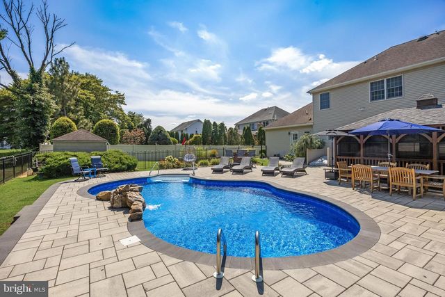 6 CULLEN WAY, Hamilton, NJ 08620