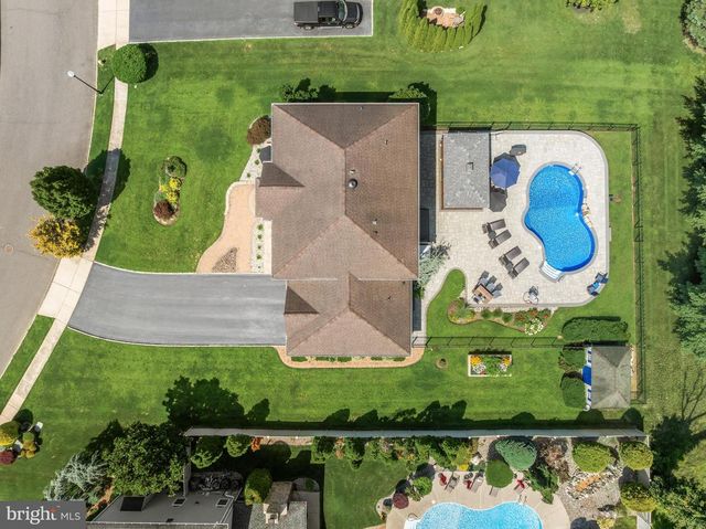 6 CULLEN WAY, Hamilton, NJ 08620