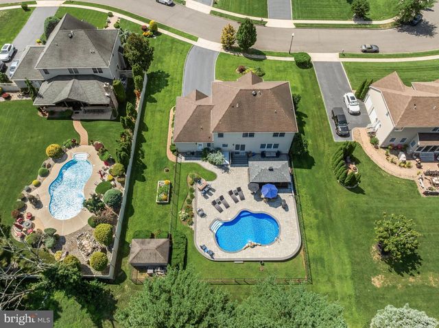 6 CULLEN WAY, Hamilton, NJ 08620