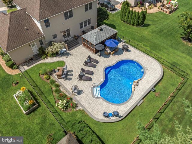 6 CULLEN WAY, Hamilton, NJ 08620
