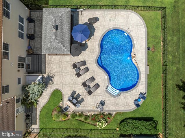 6 CULLEN WAY, Hamilton, NJ 08620
