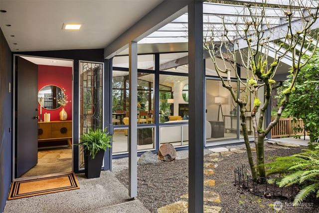 3905 96th Avenue SE, Mercer Island, WA 98040