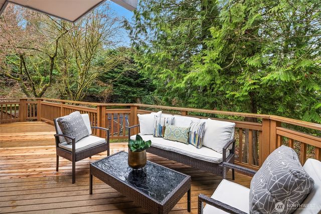 3905 96th Avenue SE, Mercer Island, WA 98040