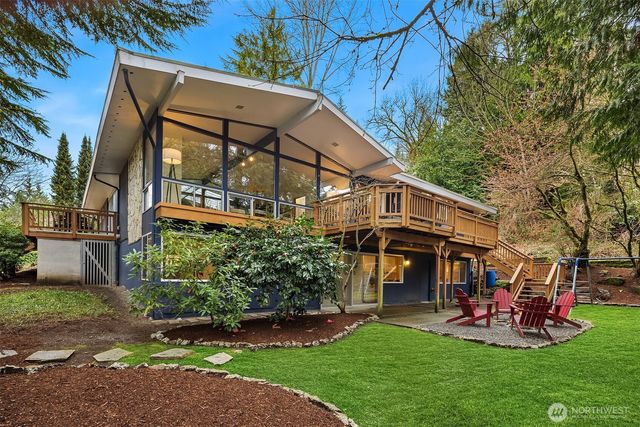 3905 96th Avenue SE, Mercer Island, WA 98040