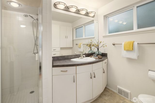 3905 96th Avenue SE, Mercer Island, WA 98040