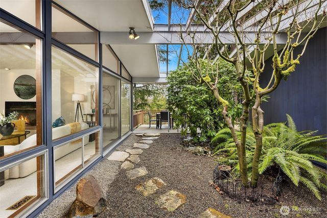 3905 96th Avenue SE, Mercer Island, WA 98040