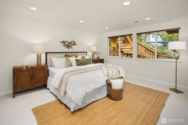 3905 96th Avenue SE, Mercer Island, WA 98040