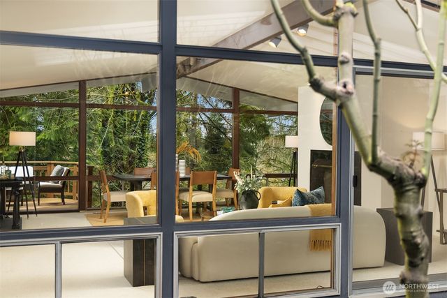 3905 96th Avenue SE, Mercer Island, WA 98040