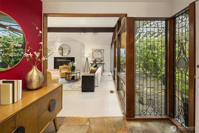 3905 96th Avenue SE, Mercer Island, WA 98040