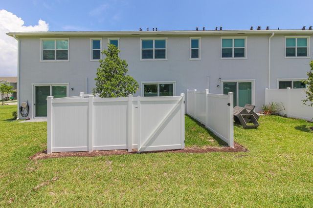 640 SE Lake Falls Street, Port St. Lucie, FL 34984