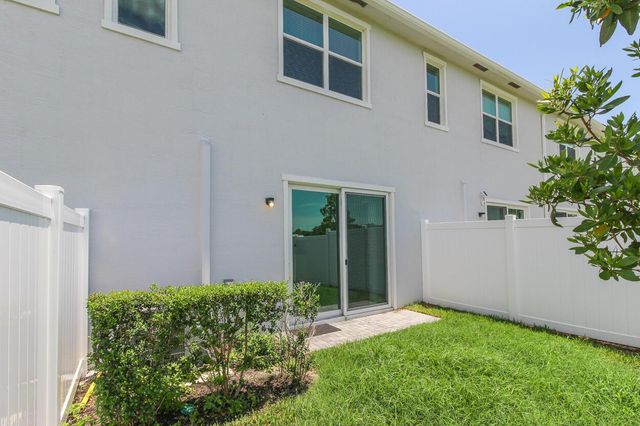 640 SE Lake Falls Street, Port St. Lucie, FL 34984